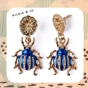 🎉🆕🏷️ blue & gold rhinestone beetle 🪲 earrings